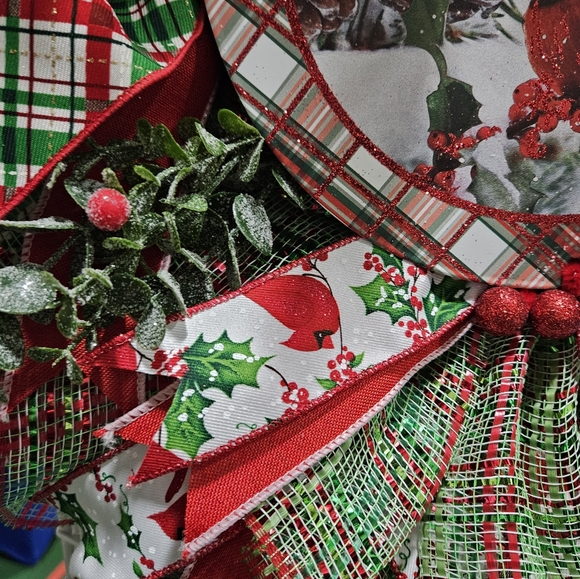 Cardinal Christmas wreath - Picture 3 of 3